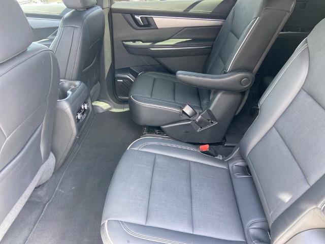 Used 2025 Buick Enclave Preferred AWD/4WD image 21