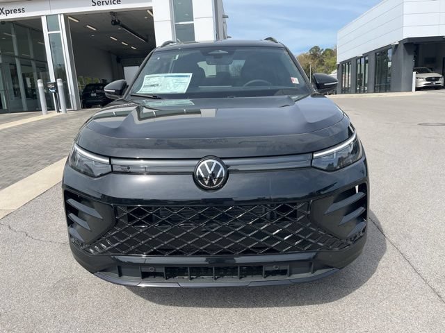New 2026 Volkswagen Tiguan SE R-Line FWD image 2