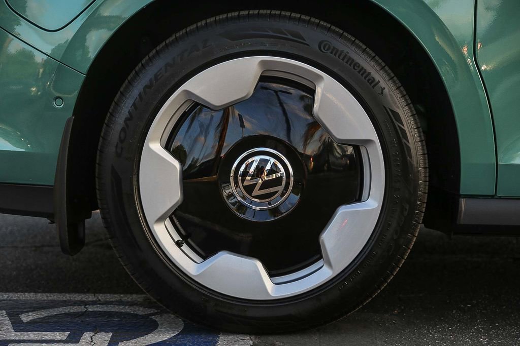 New 2025 Volkswagen ID. Buzz Pro S Plus image 16