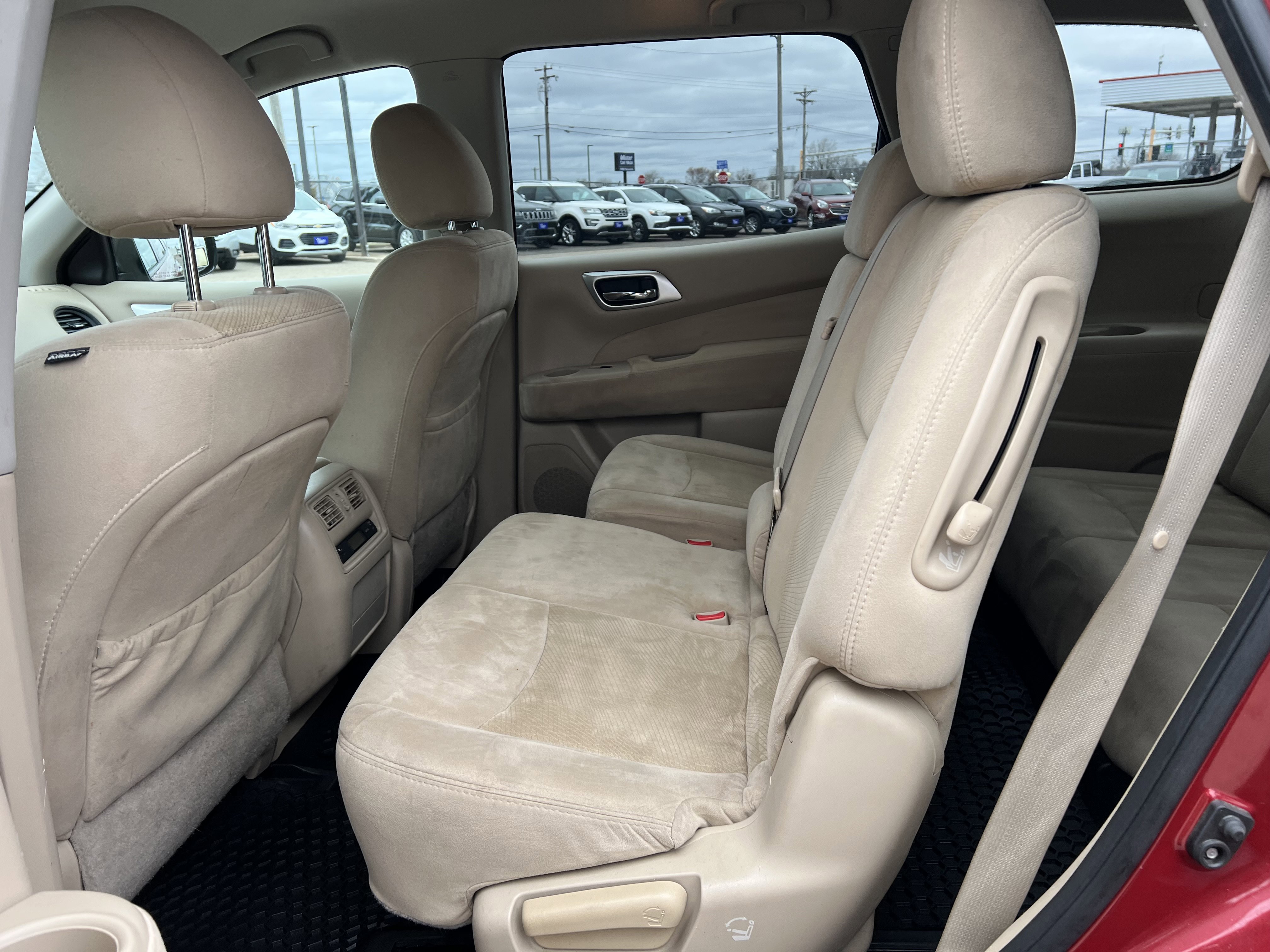 Used 2016 Nissan Pathfinder S image 10