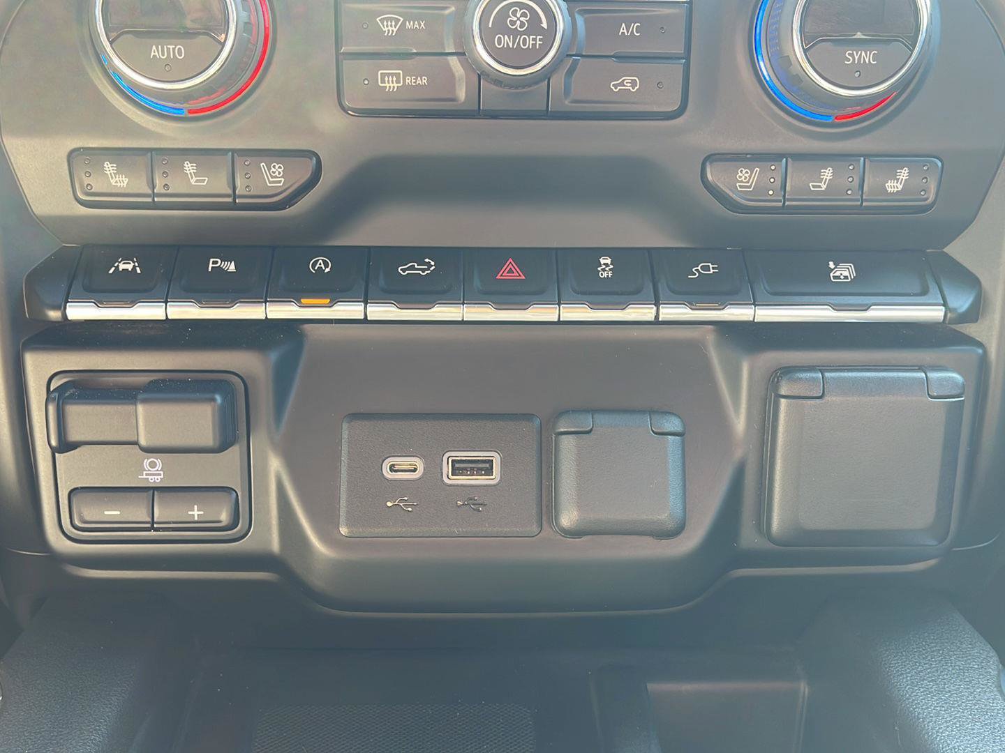Used 2019 Chevrolet Silverado 1500 LTZ w/ LTZ Premium Package AWD/4WD image 24