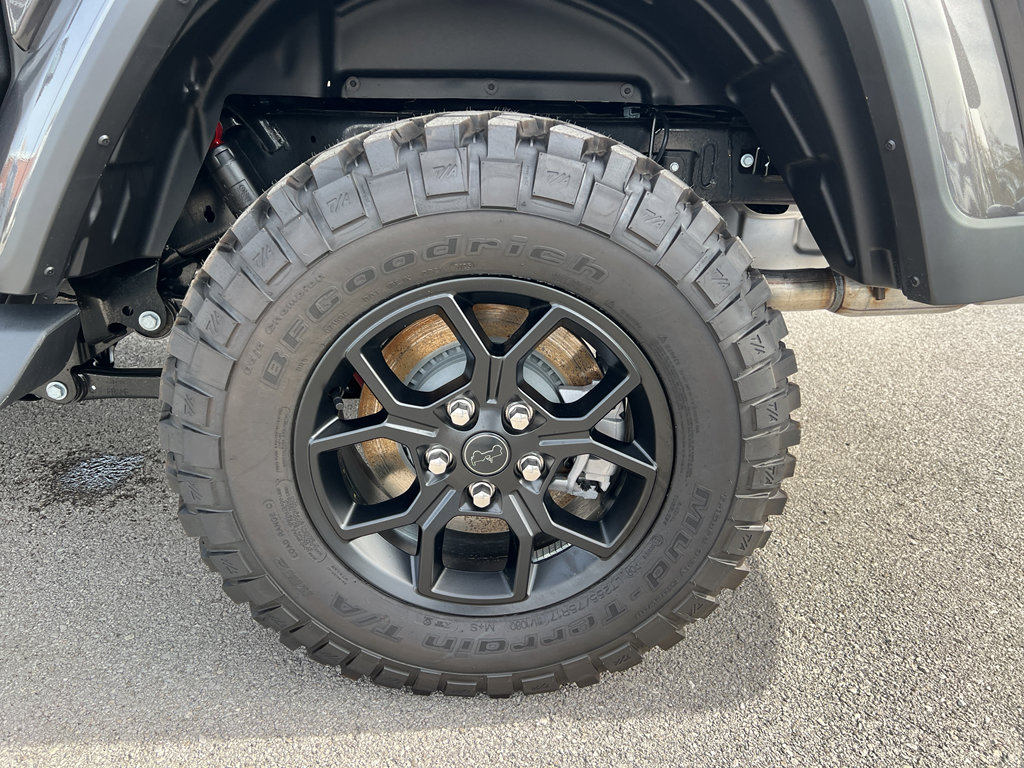 New 2025 Jeep Gladiator Sport image 18