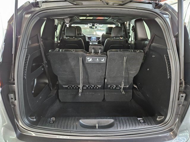 Used 2020 Chrysler Pacifica Touring-L w/ S Appearance Package image 9