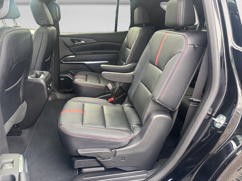 Used 2025 Chevrolet Traverse RS image 14