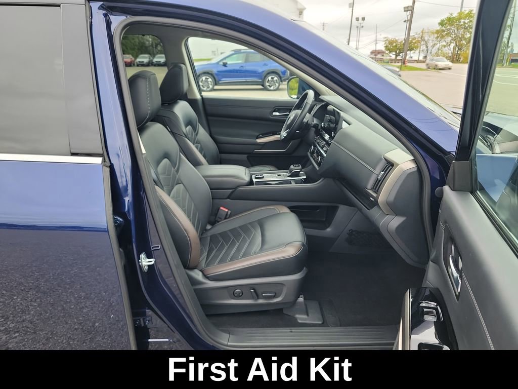 Used 2023 Nissan Pathfinder Platinum image 13