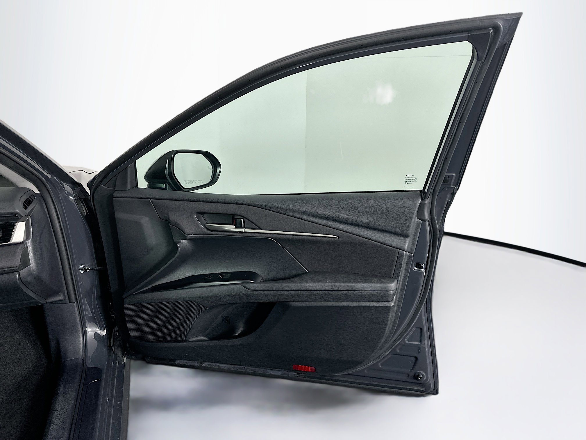 Used 2025 Toyota Camry LE image 32