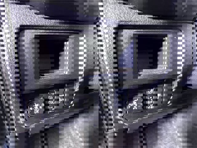 Used 2019 Toyota Tacoma TRD Sport w/ Technology Package image 18