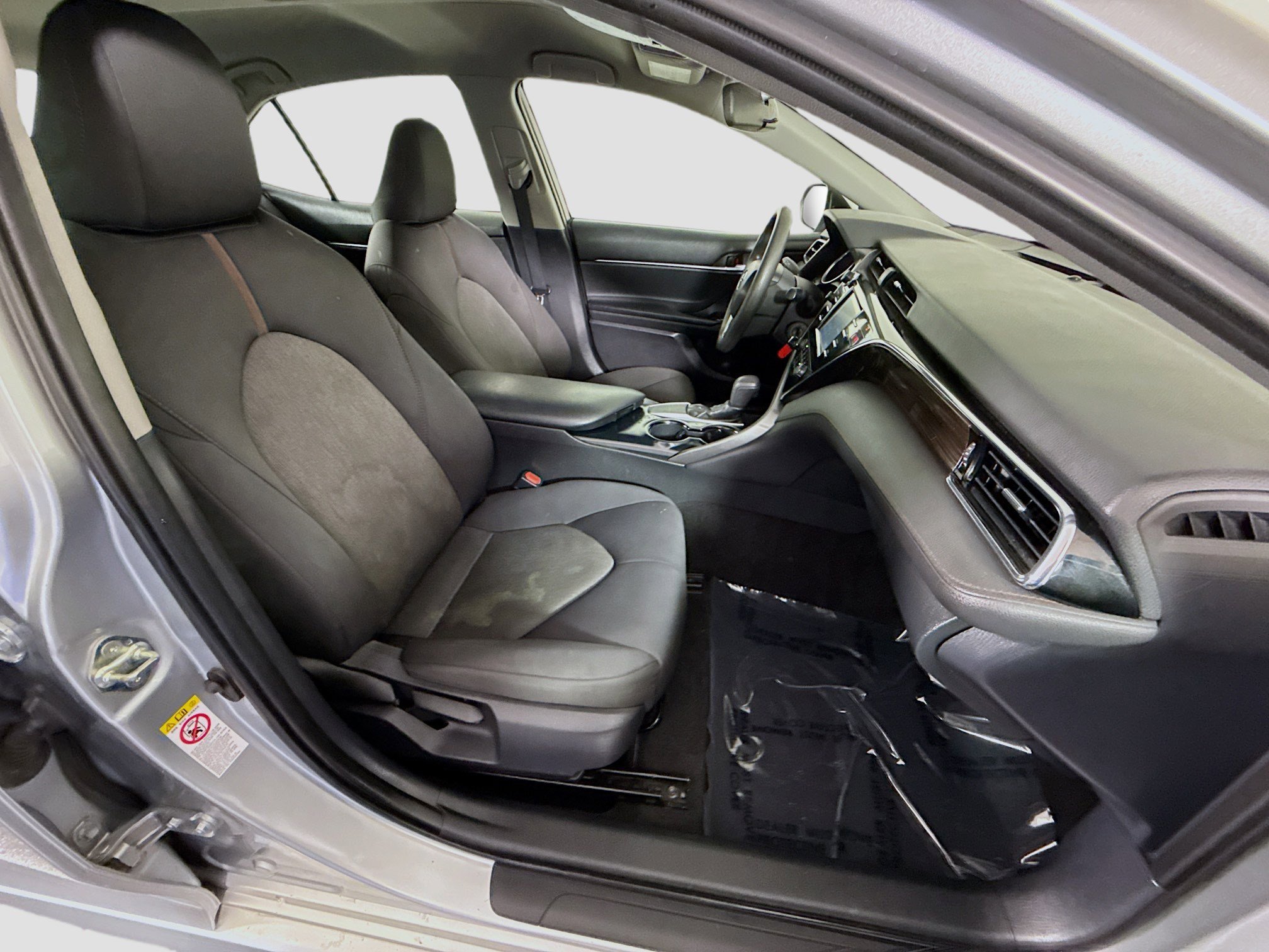 Used 2018 Toyota Camry LE FWD image 28