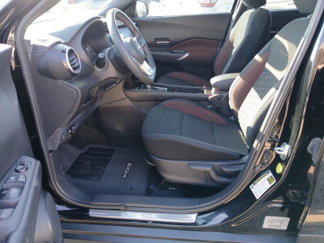 Used 2022 Nissan Kicks SR w/ Interior Electronics Package FWD image 10