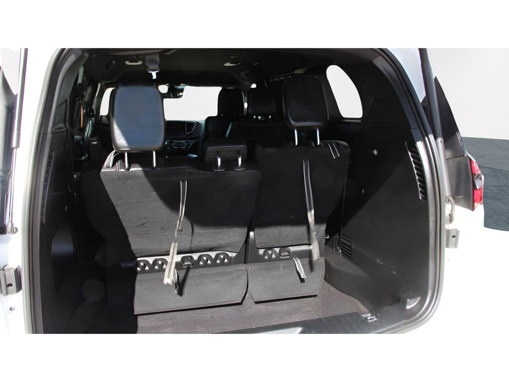 Used 2025 Chrysler Pacifica Select image 25