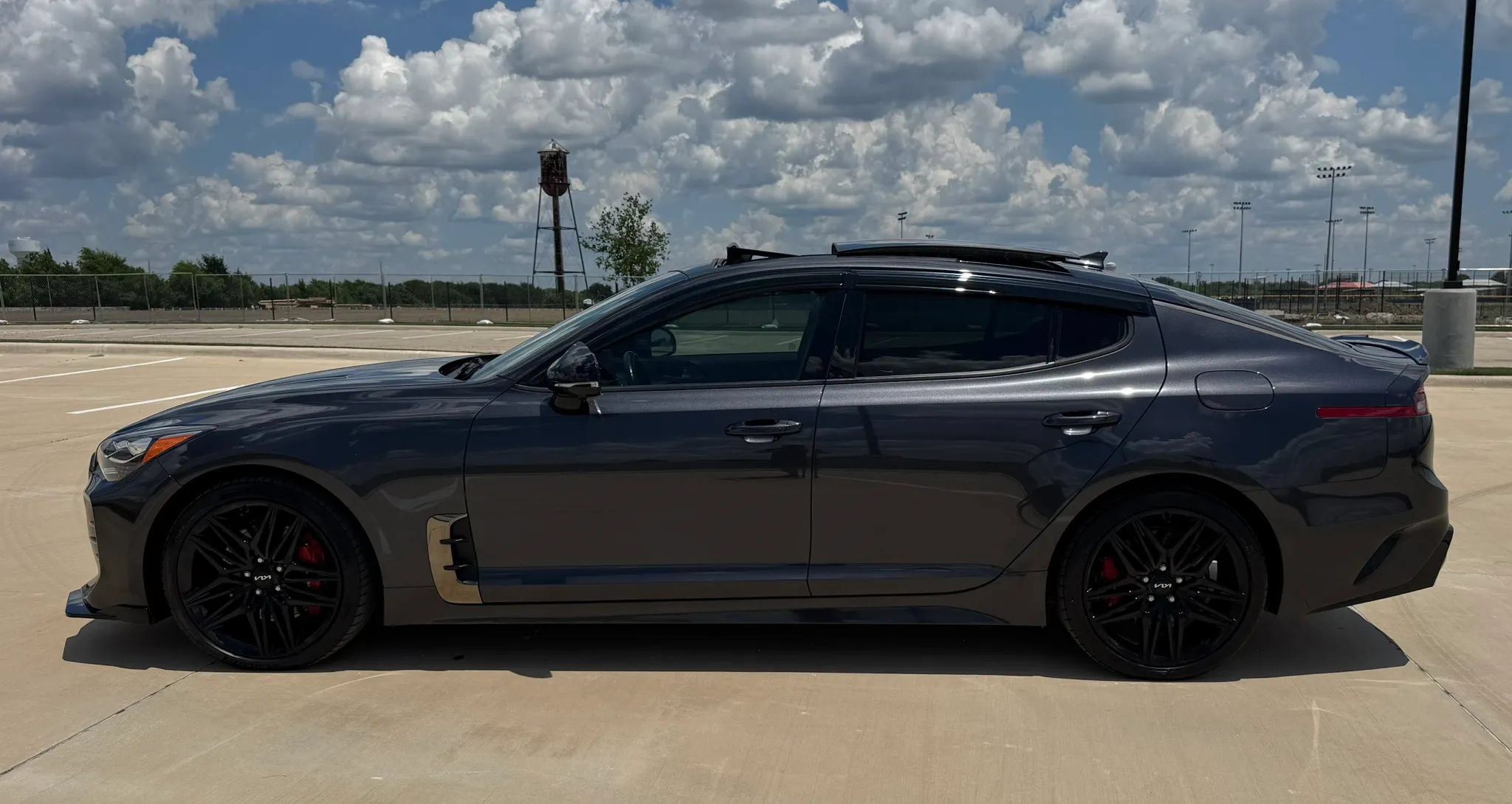 Used 2023 Kia Stinger GT2 RWD image 9