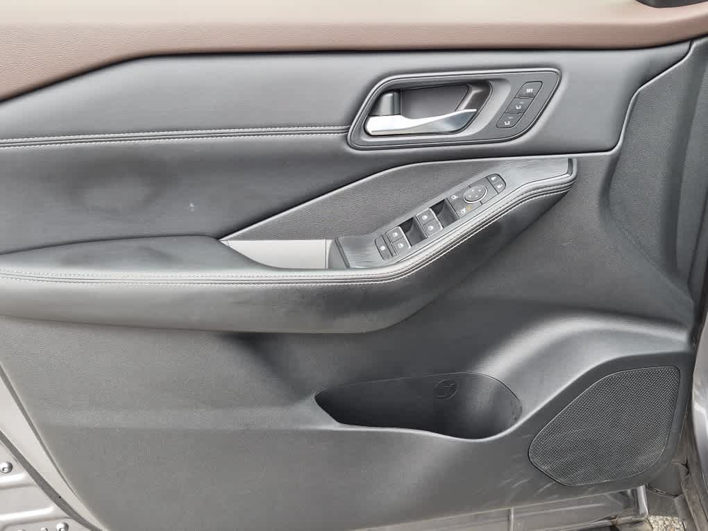 Used 2023 Nissan Rogue SL w/ SL Premium Package AWD/4WD image 9