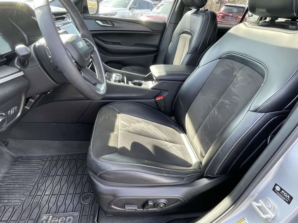 Used 2023 Jeep Grand Cherokee Altitude image 15