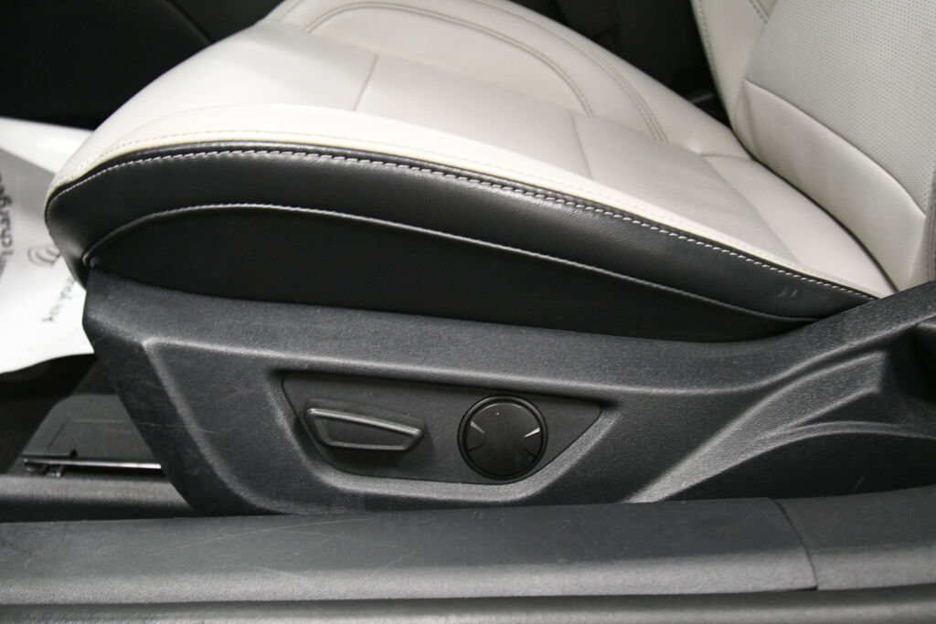 Used 2024 Ford Mustang Premium RWD image 9