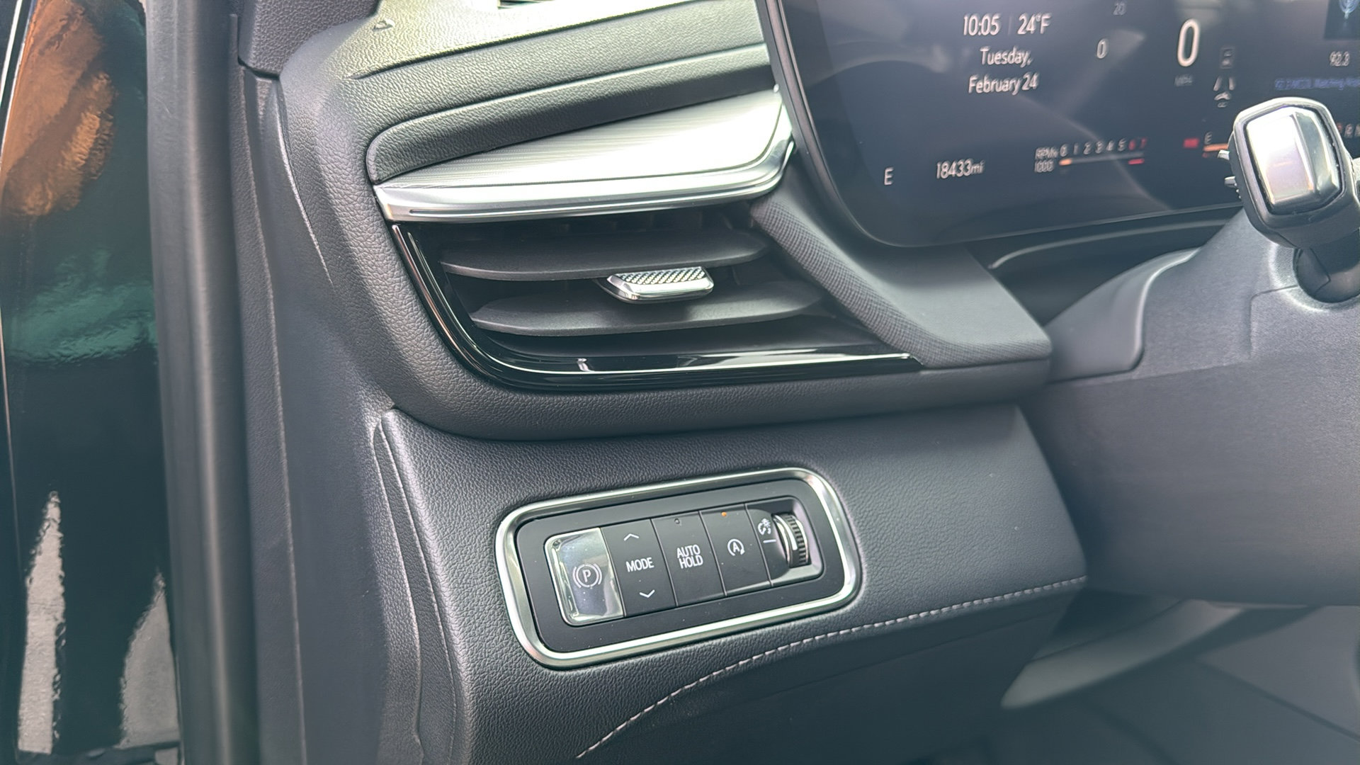 Used 2025 Buick Enclave Preferred image 13