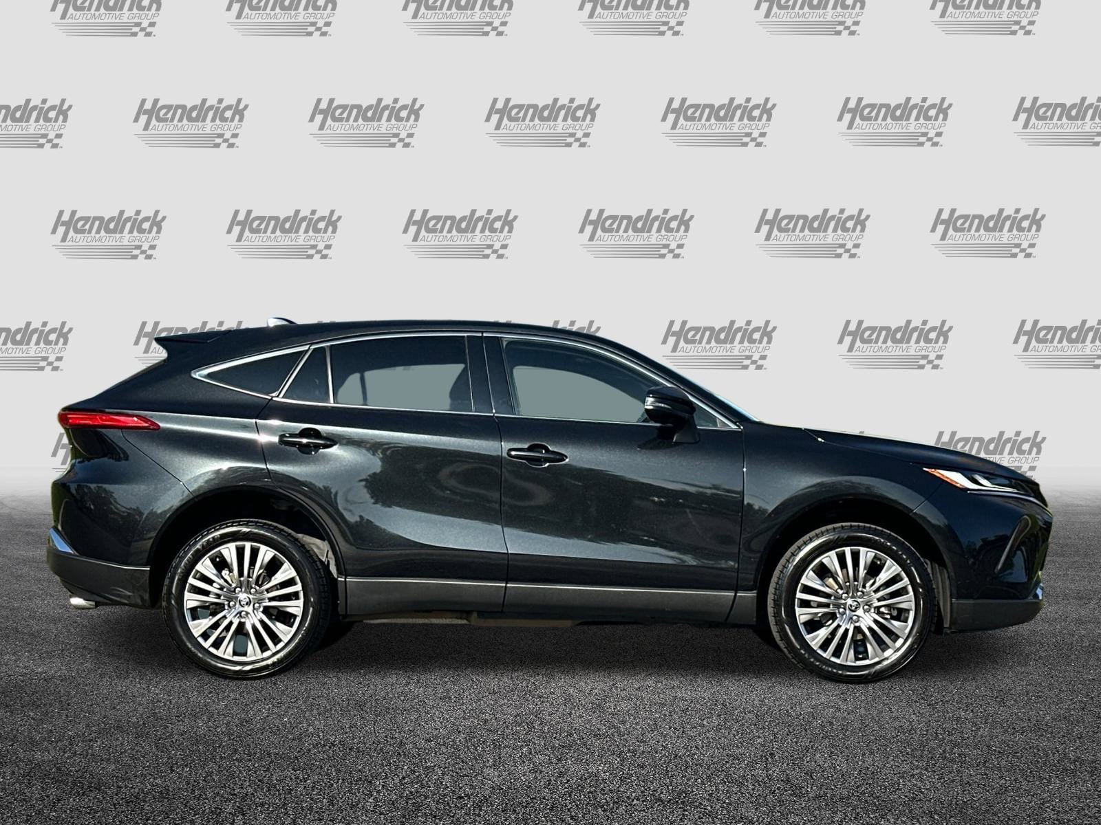 Used 2023 Toyota Venza Limited image 3