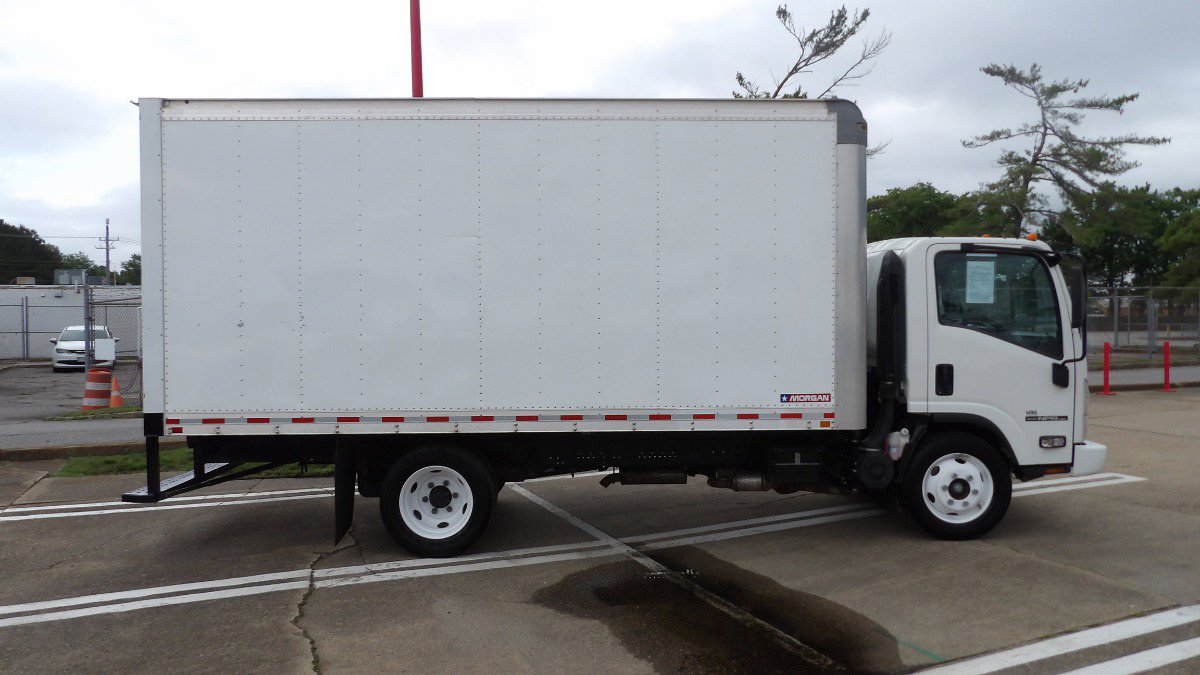 Used 2020 Isuzu NPR RWD image 2