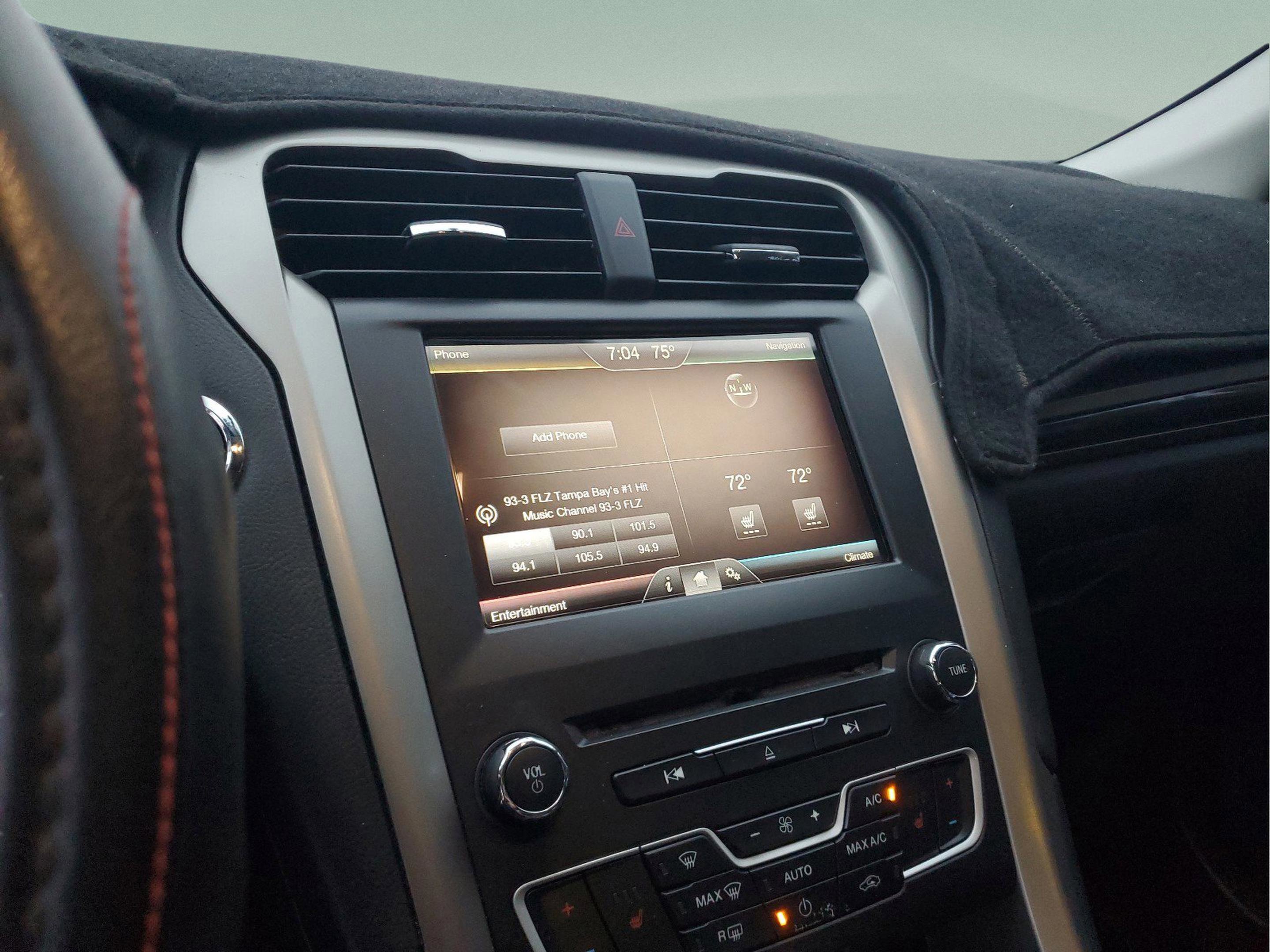 Used 2016 Ford Fusion SE w/ Equipment Group 202A FWD image 18