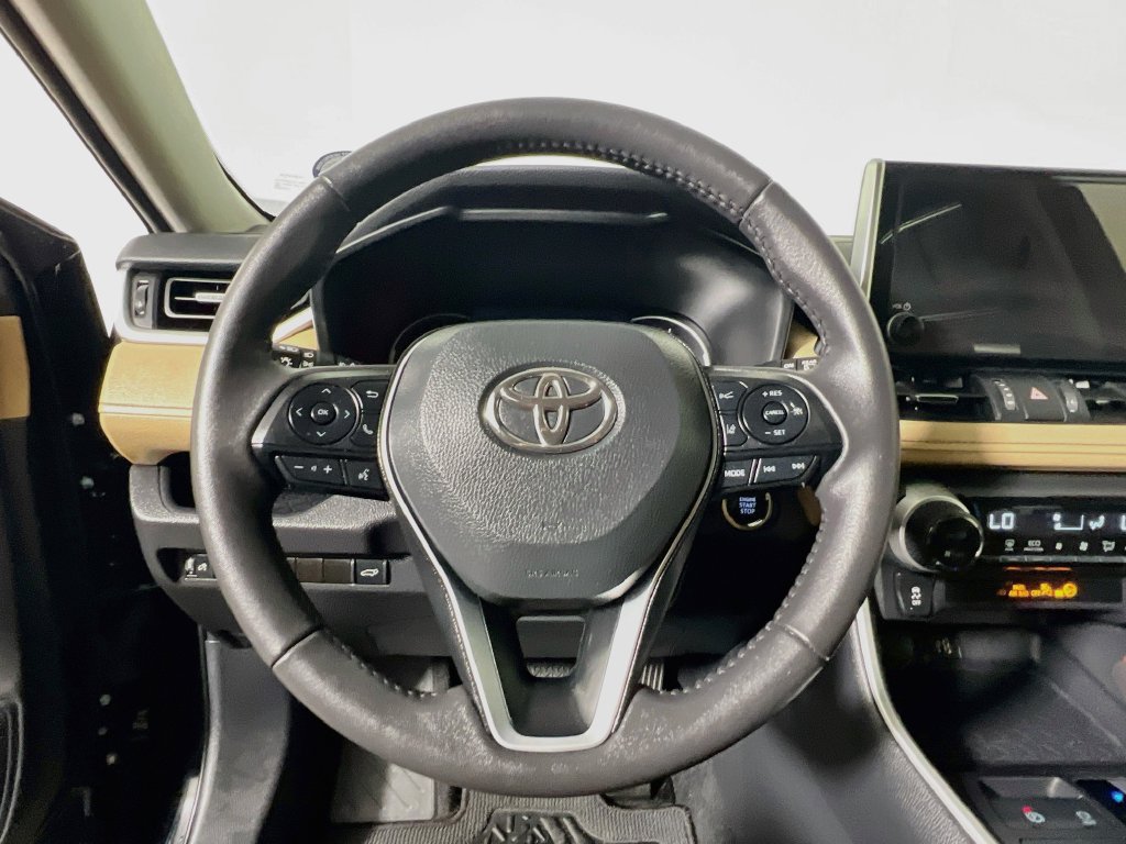 Used 2025 Toyota RAV4 XLE Premium FWD image 15