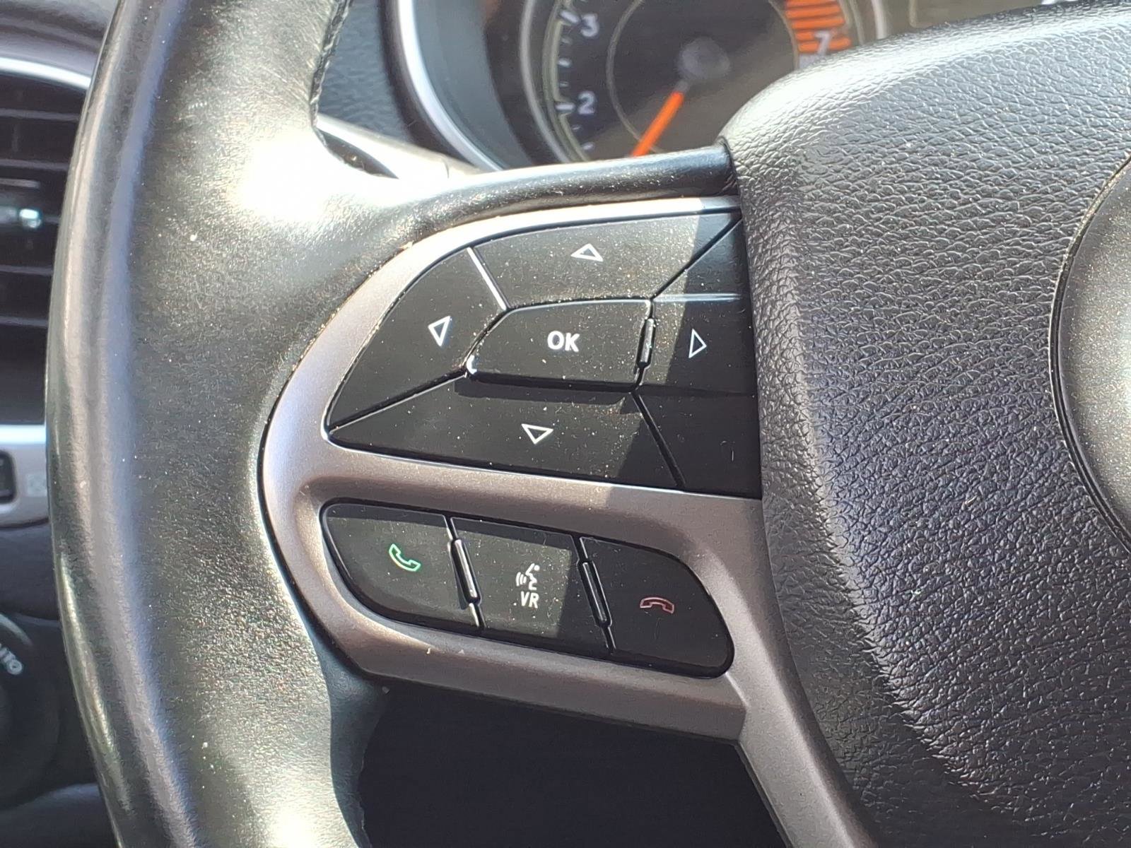 Used 2019 Jeep Cherokee Latitude Plus w/ Cold Weather Group AWD/4WD image 20