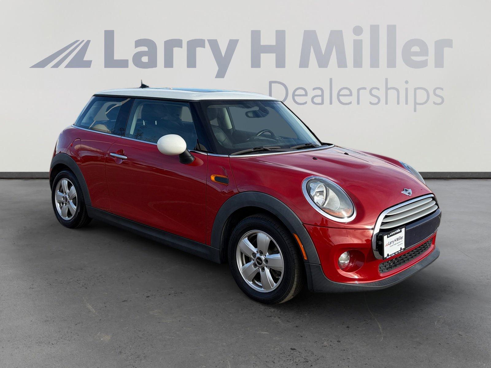 Used 2015 MINI Cooper 2-Door Hardtop image 8