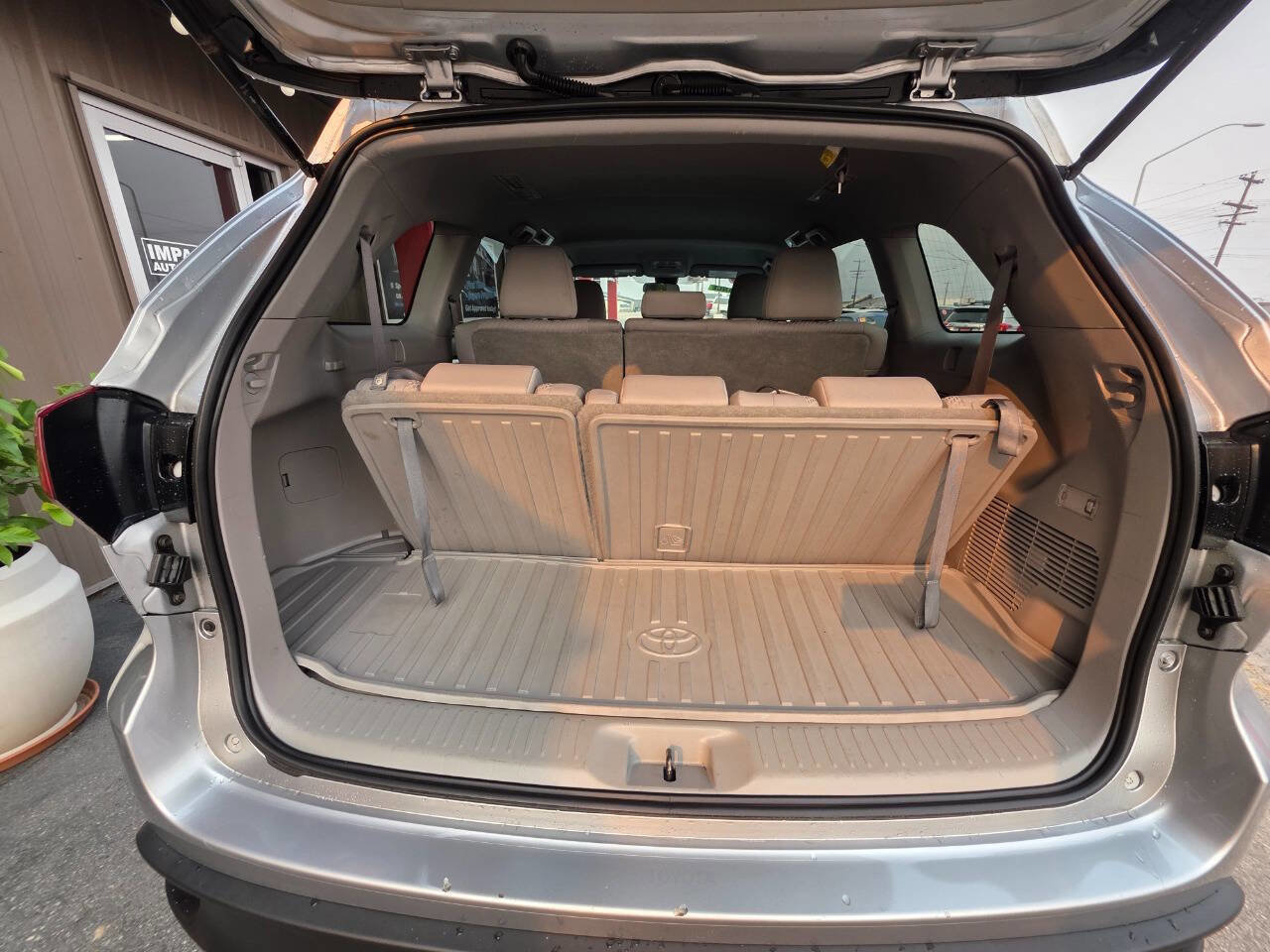 Used 2018 Toyota Highlander AWD V6 image 14