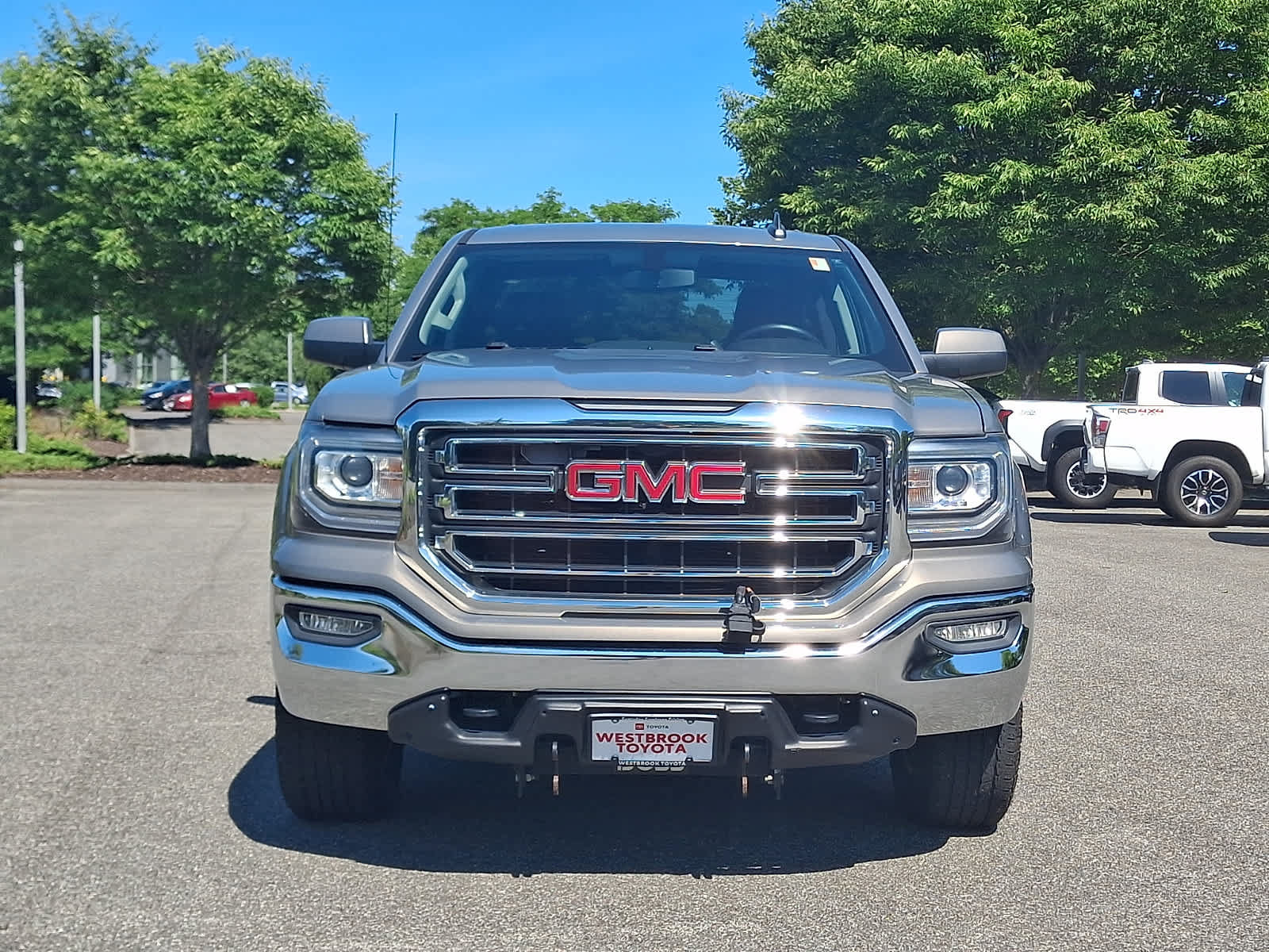 Used 2017 GMC Sierra 1500 SLE w/ SLE Value Package AWD/4WD image 2