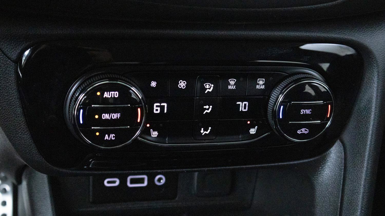 Used 2023 Buick Encore GX Select w/ Sport Touring Package FWD image 14