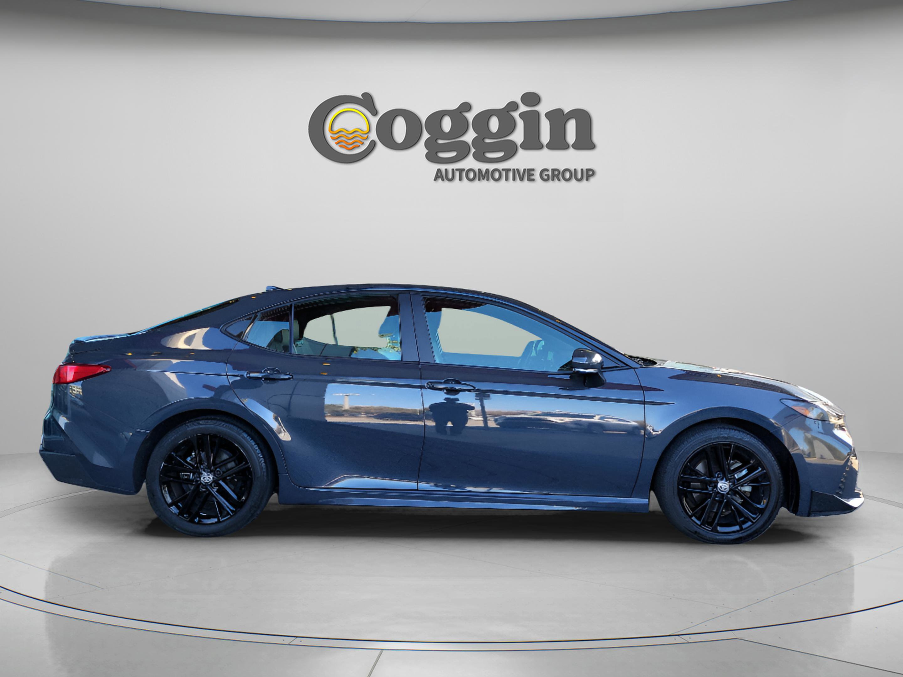 Used 2025 Toyota Camry SE image 6