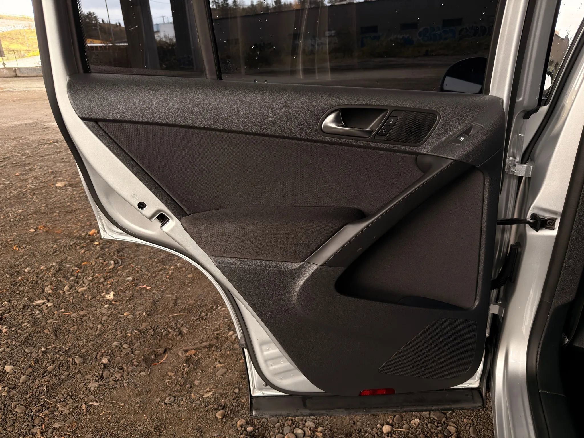 Used 2011 Volkswagen Tiguan S image 25