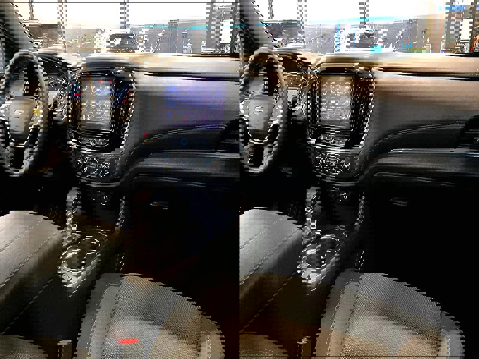 Used 2023 Chevrolet Traverse LT image 14