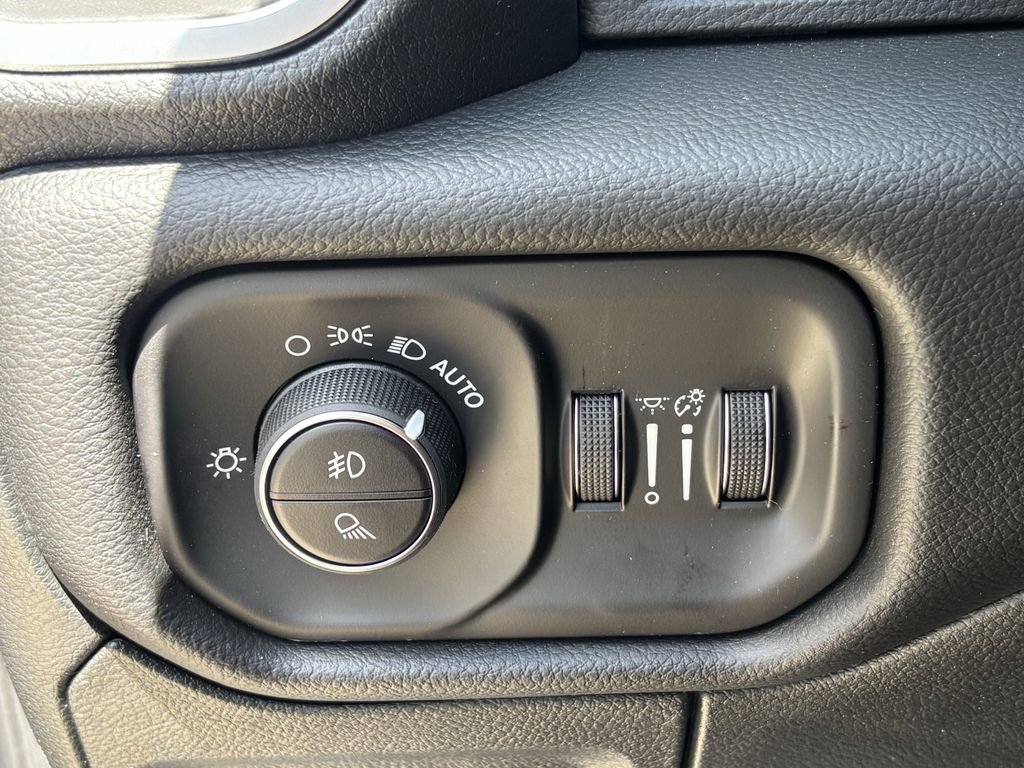 New 2026 RAM 1500 4x4 Crew Cab image 21