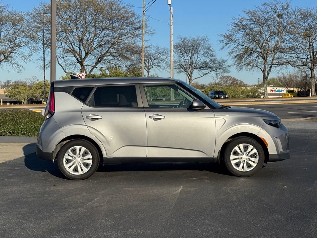 Used 2023 Kia Soul LX image 2