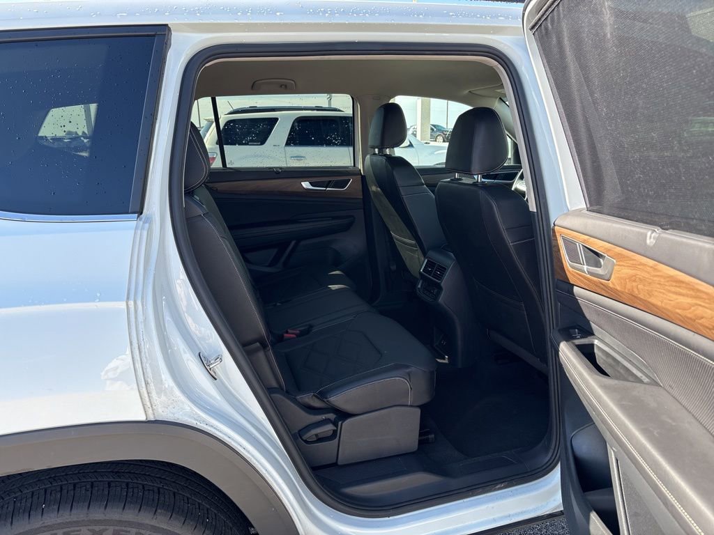 Used 2025 Volkswagen Atlas SE image 17