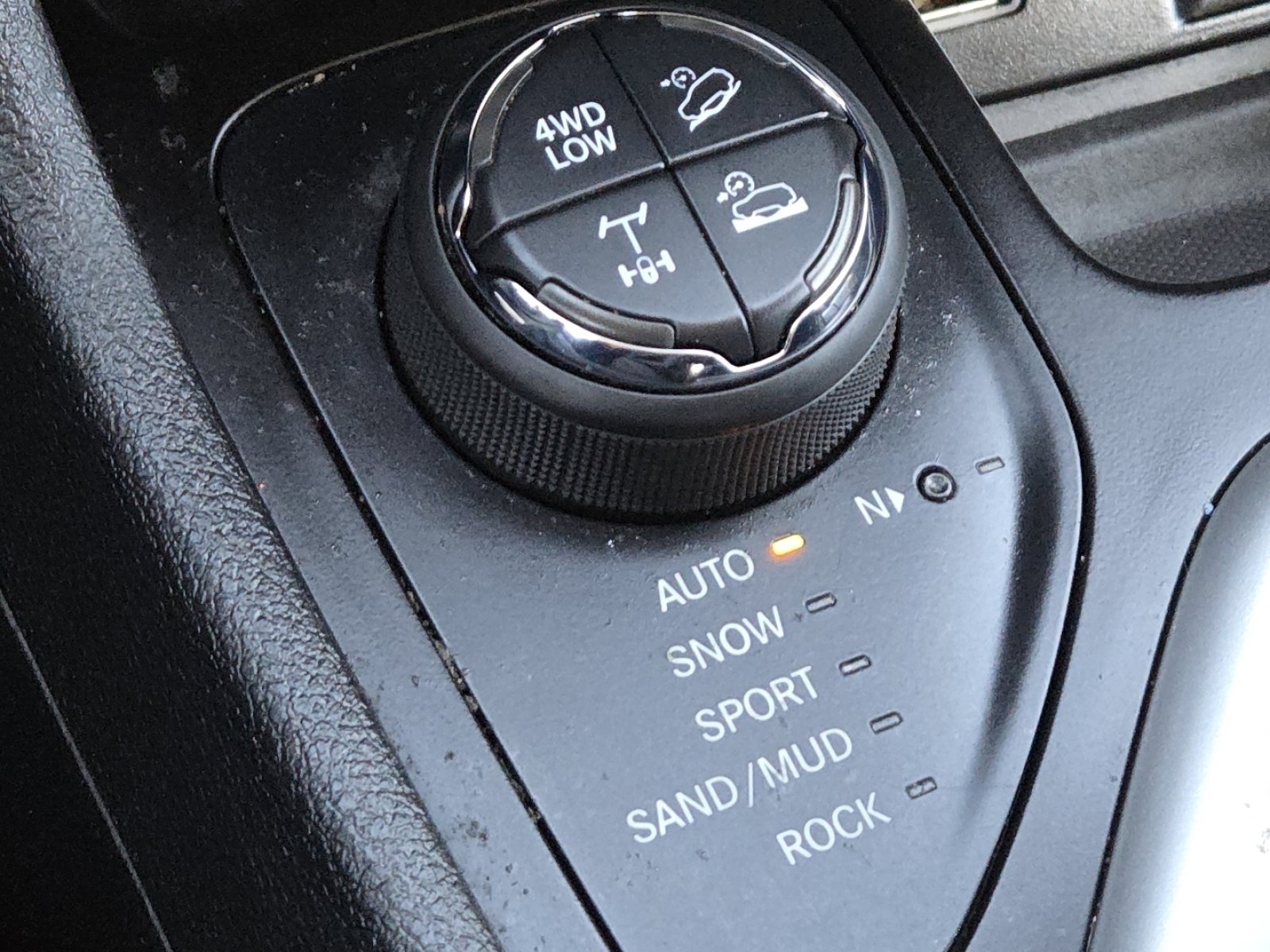 Used 2018 Jeep Cherokee Trailhawk w/ Cold Weather Group image 5