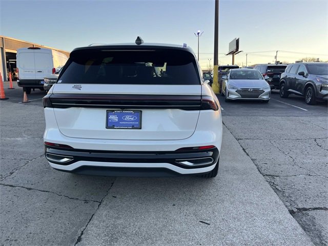 Used 2024 Lincoln Nautilus Reserve image 4