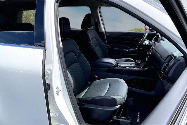 Certified 2024 Nissan Pathfinder SV FWD image 27