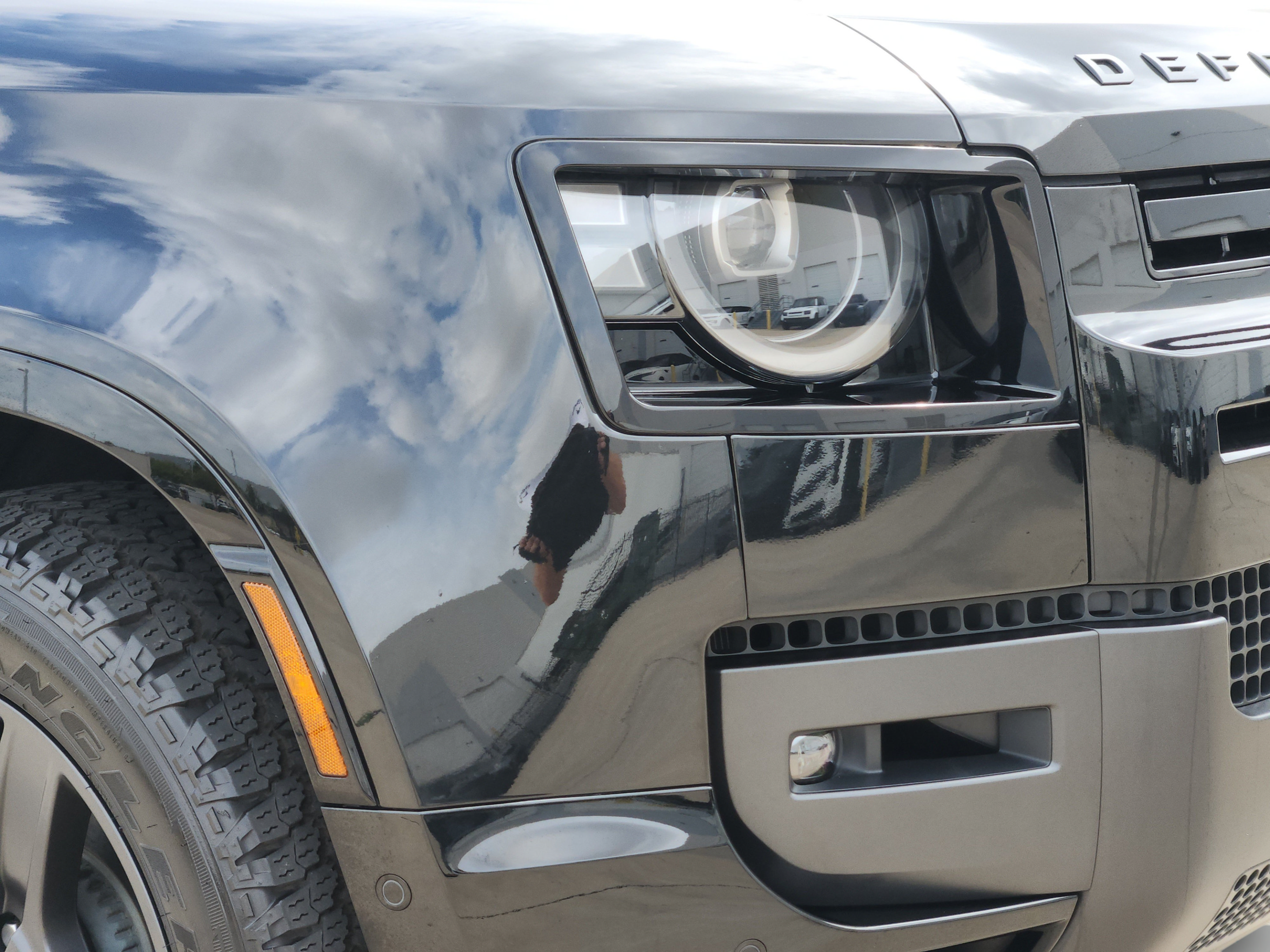 Used 2026 Land Rover Defender 110 X-Dynamic SE AWD/4WD image 8