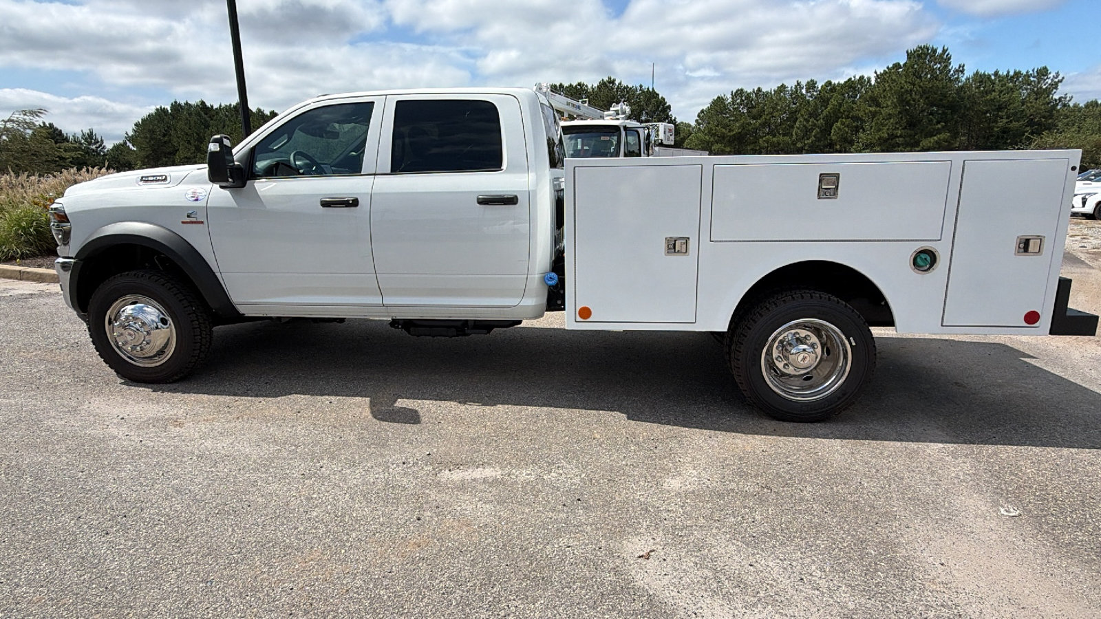 New 2026 RAM 5500 Tradesman AWD/4WD image 11
