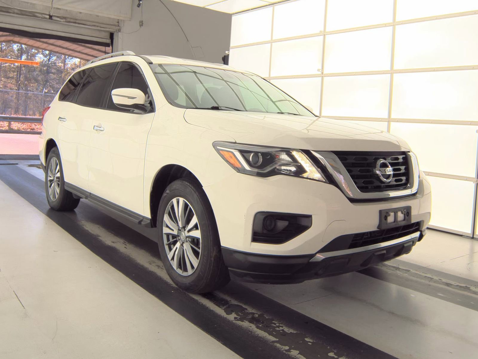 Used 2020 Nissan Pathfinder S AWD/4WD image 6