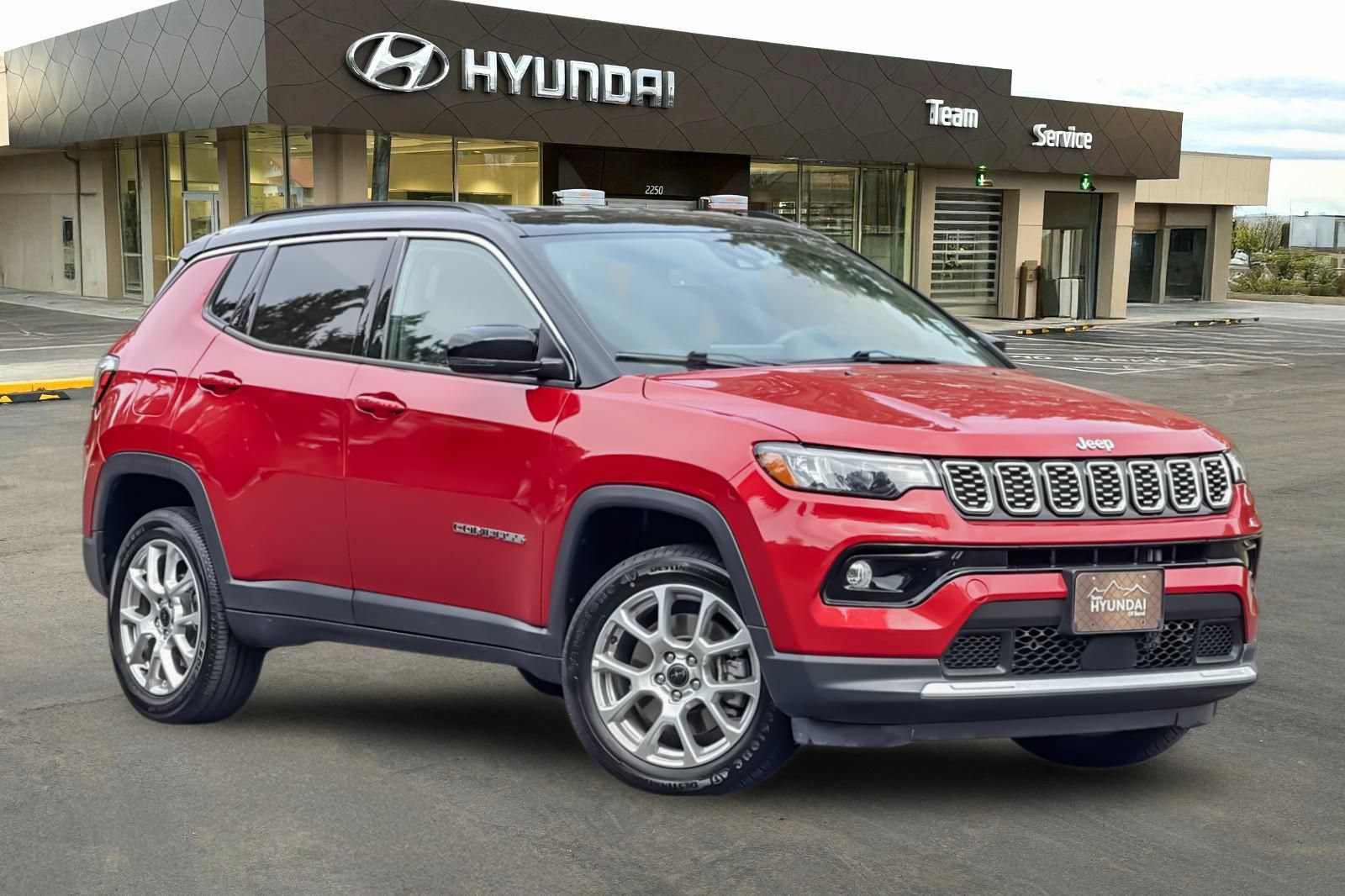 Used 2025 Jeep Compass Limited AWD/4WD image 2