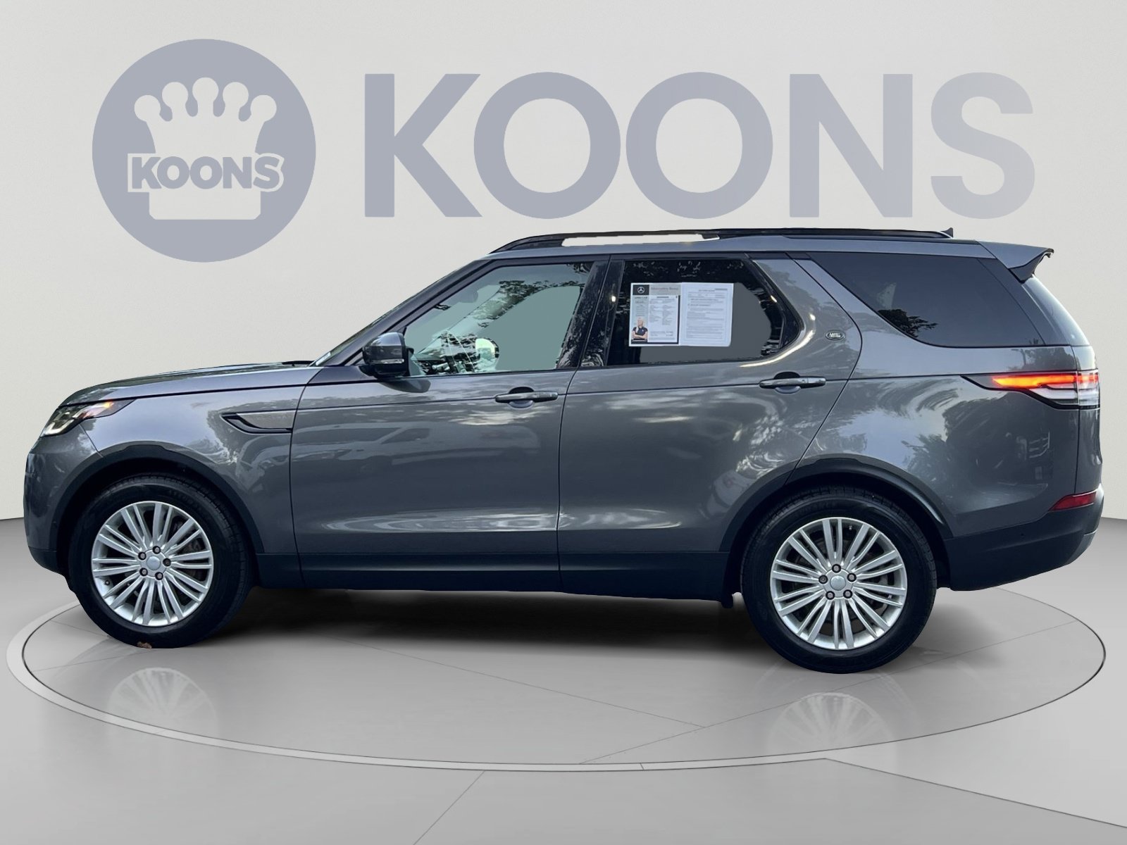 Used 2019 Land Rover Discovery SE AWD/4WD image 7