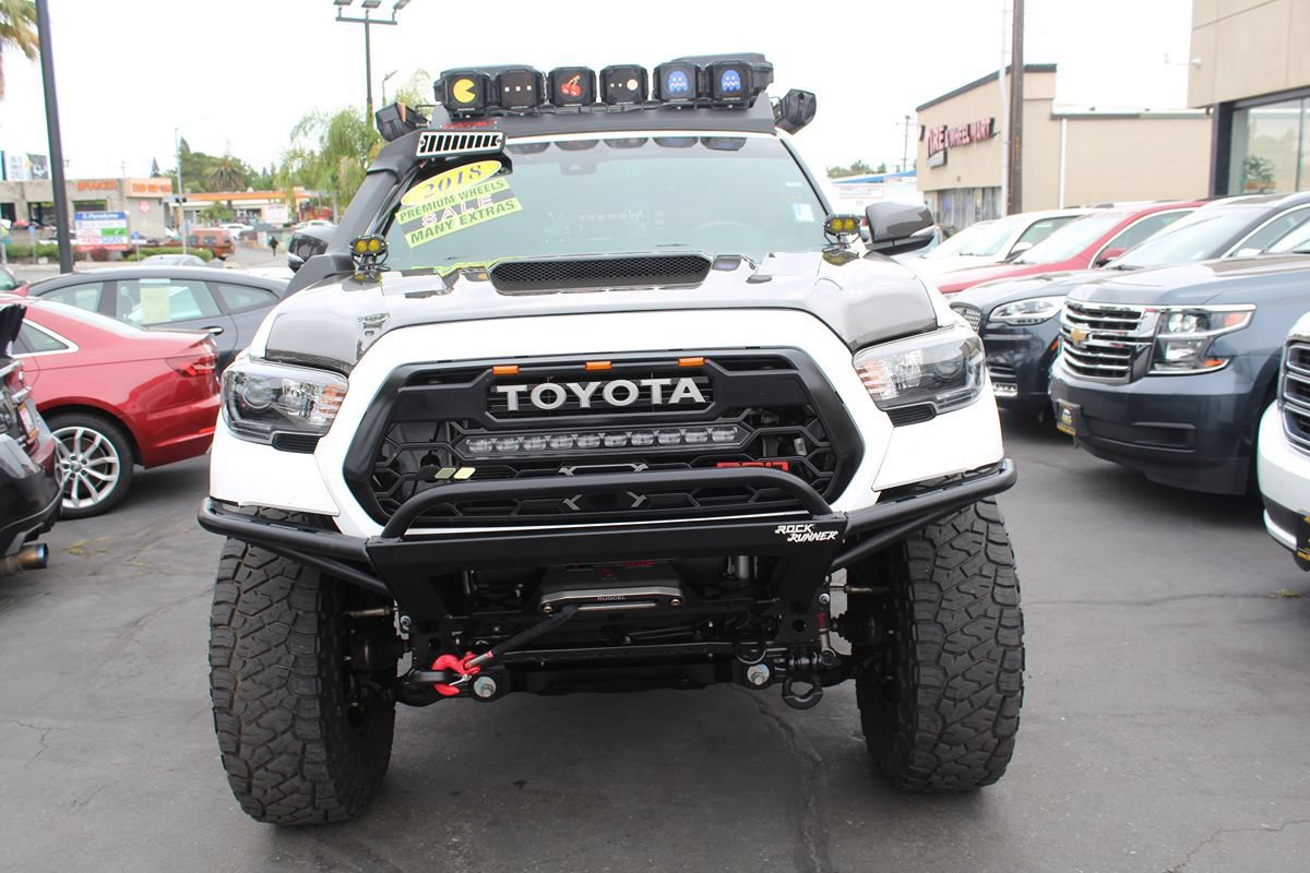 Used 2018 Toyota Tacoma TRD Pro AWD/4WD image 3
