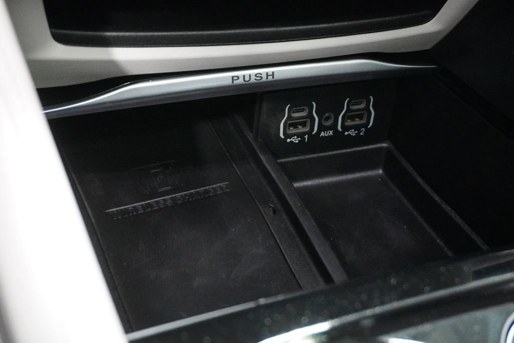 Certified 2024 Chrysler Pacifica Limited image 22