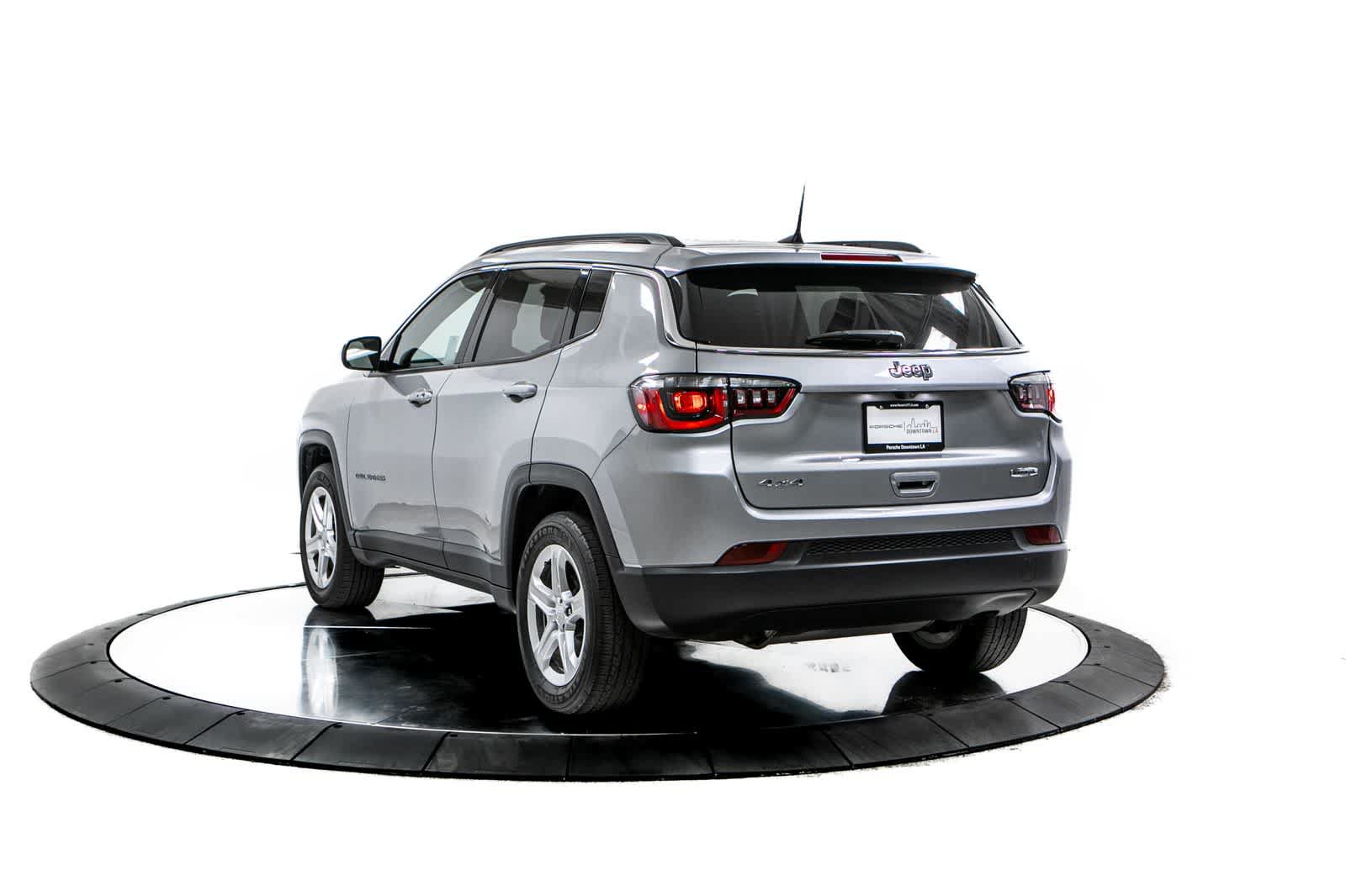 Used 2023 Jeep Compass Latitude AWD/4WD image 3