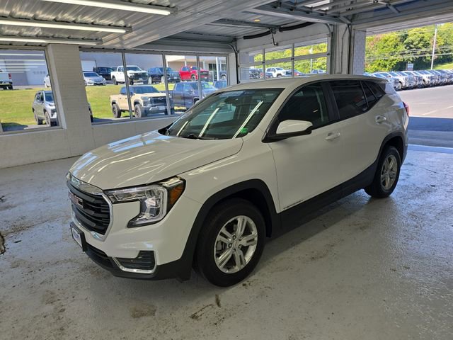 Certified 2024 GMC Terrain SLE image 2