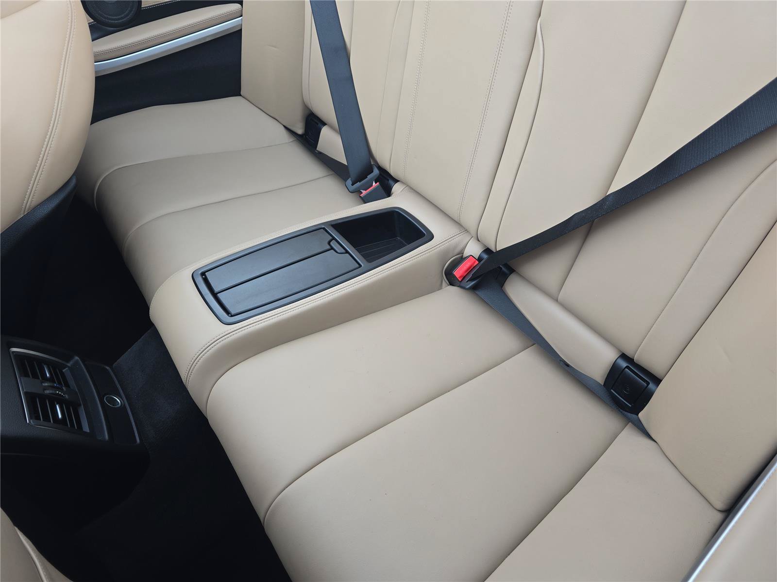 Used 2018 BMW M4 Convertible RWD image 9