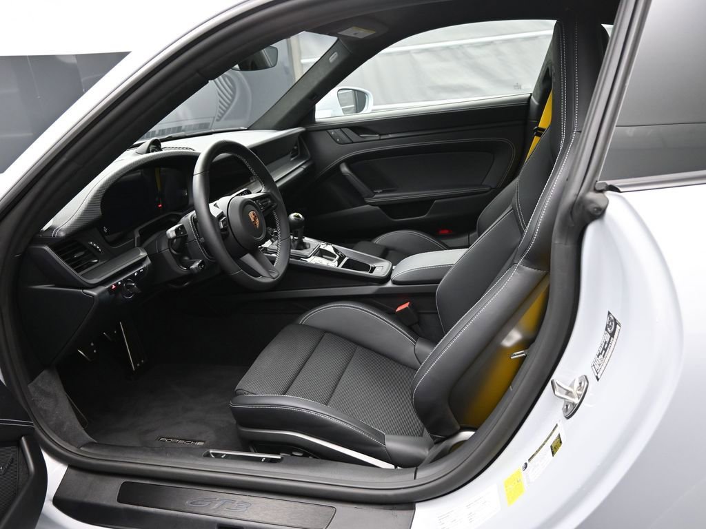 Certified 2025 Porsche 911 GT3 RWD image 4