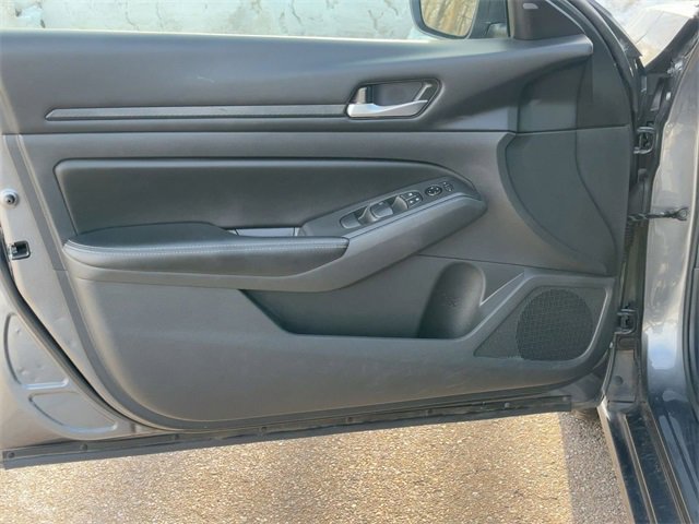 Used 2024 Nissan Altima 2.5 SV image 24