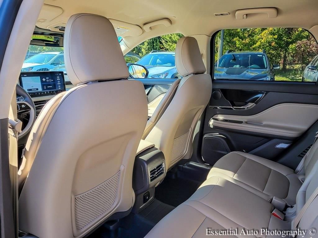 Used 2023 Lincoln Corsair AWD w/ Towing Package image 11